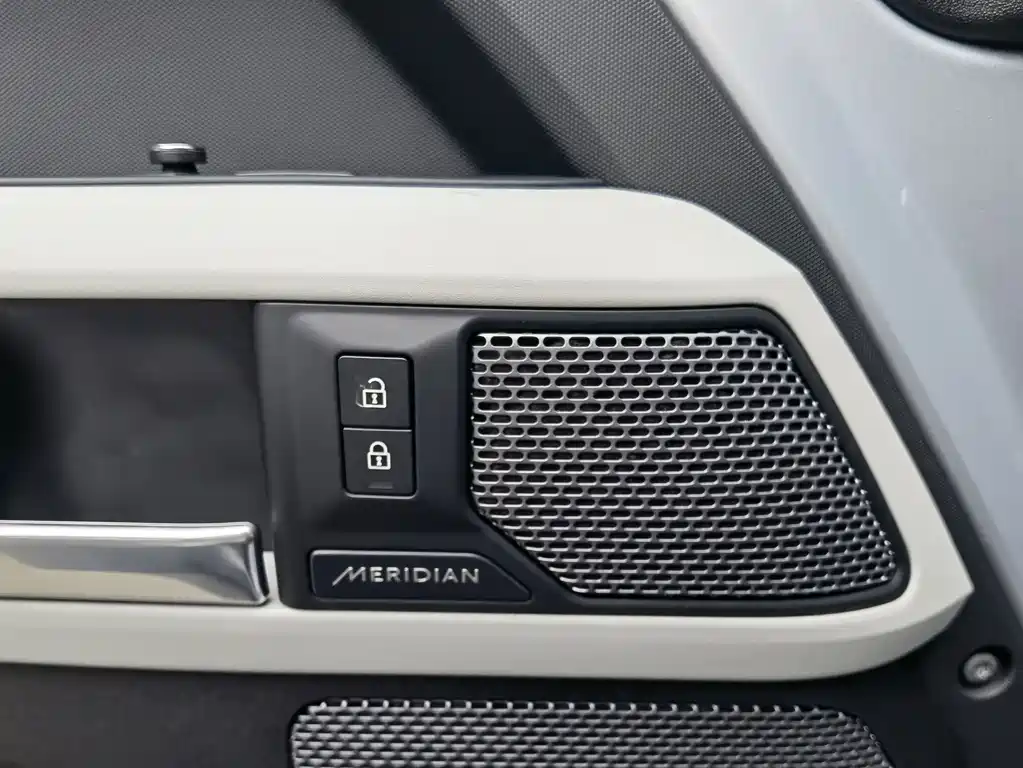 Land Rover Defender — фото 14