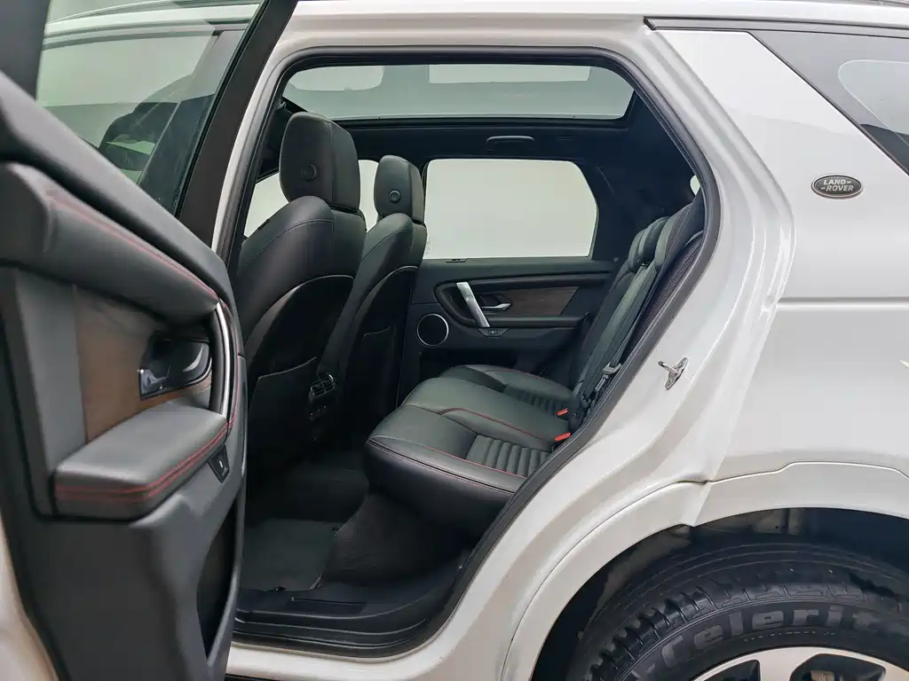 Land Rover Discovery Sport — фото 18