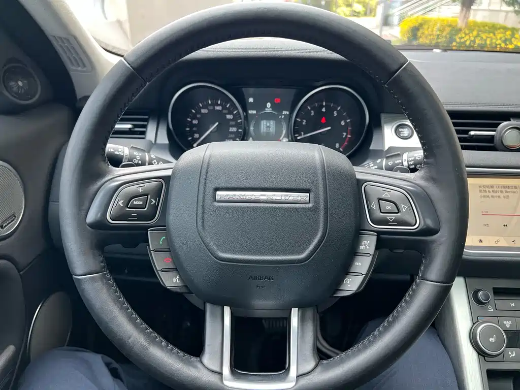 Land Rover Evoque — фото 18