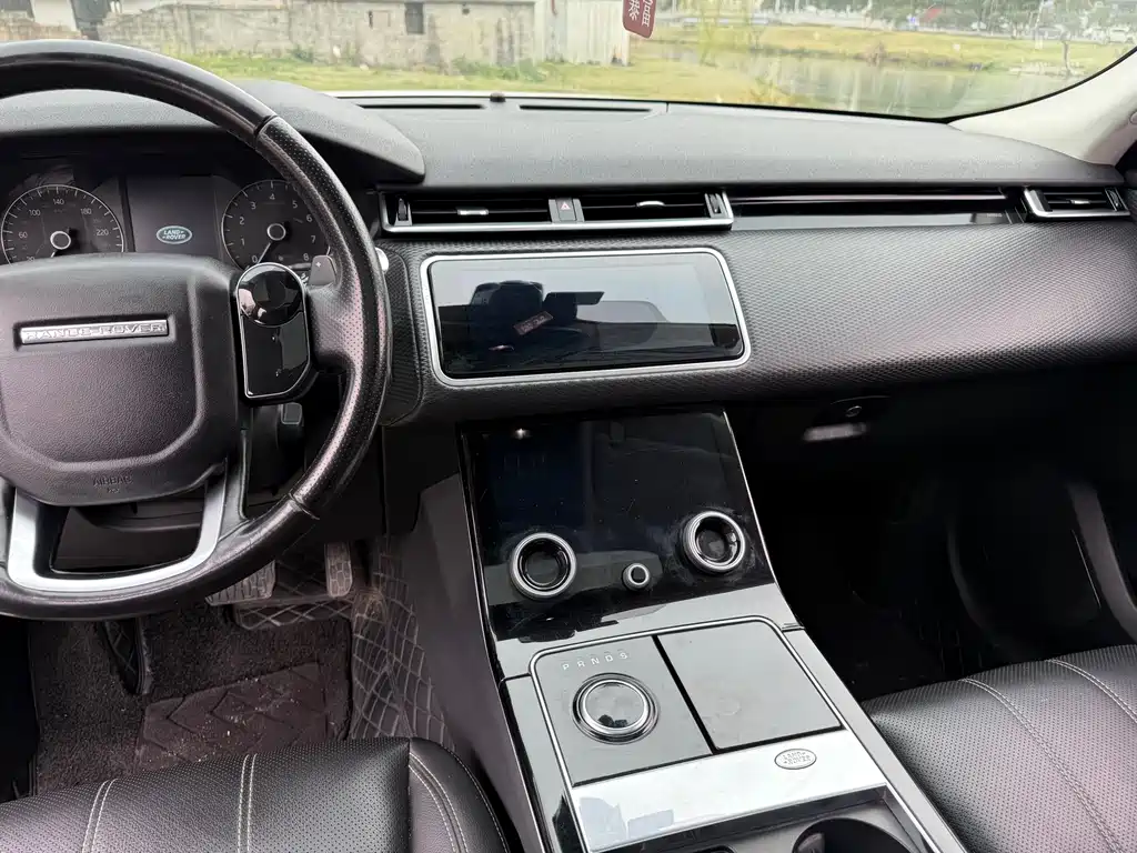 Land Rover Velar — фото 11