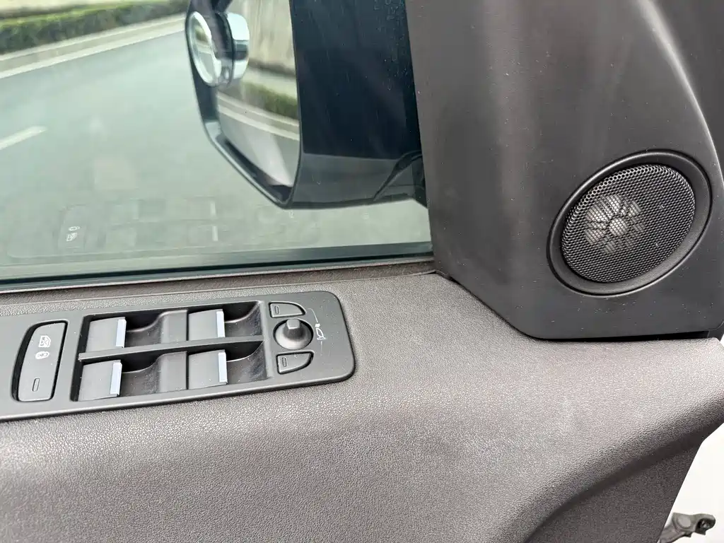 Land Rover Discovery Sport — фото 21