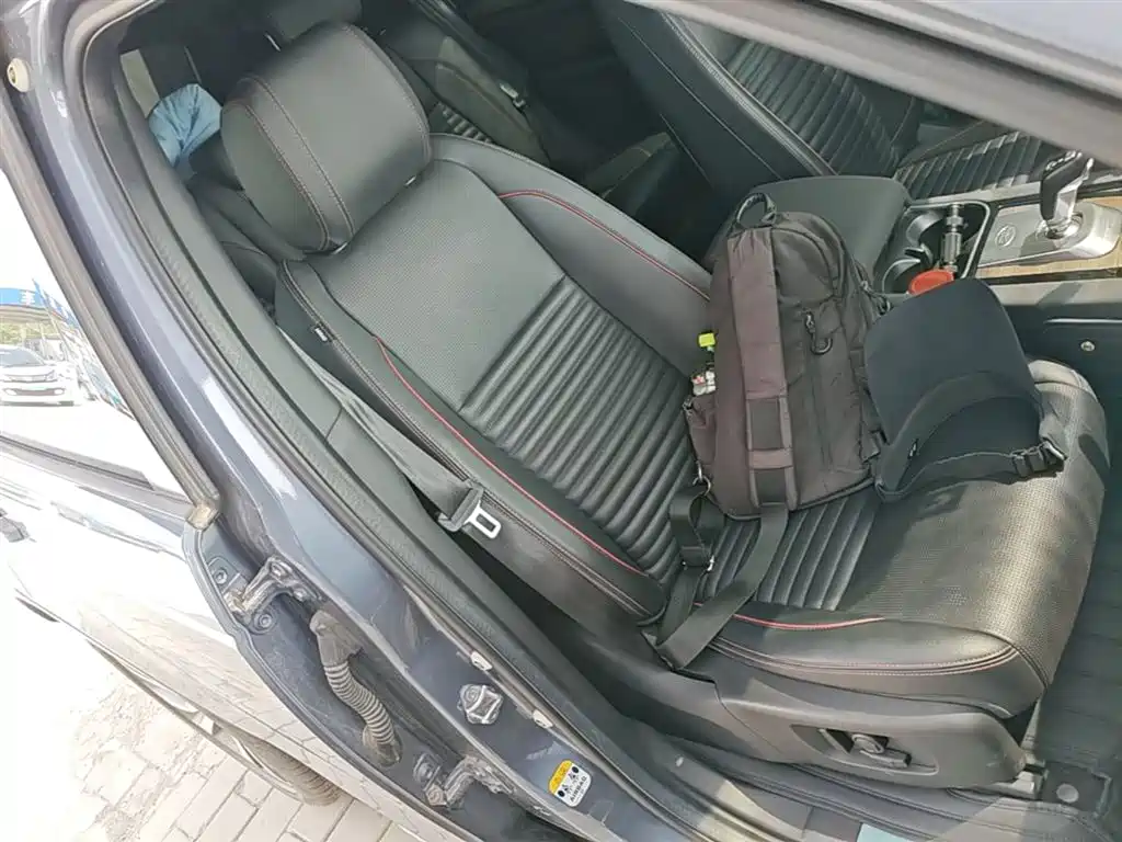 Land Rover Discovery Sport Hybrid — фото 25