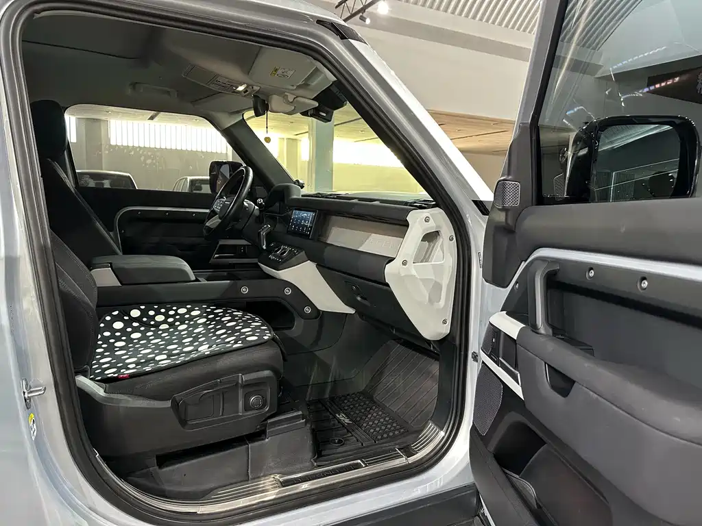 Land Rover Defender — фото 11