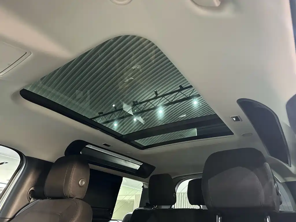 Land Rover Defender — фото 13