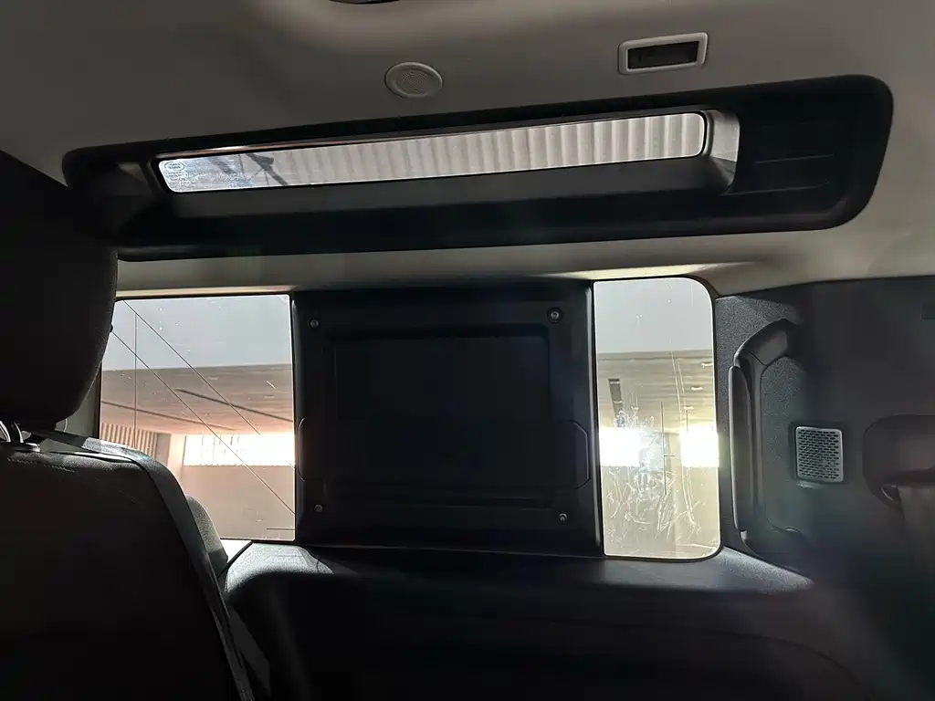 Land Rover Defender — фото 14