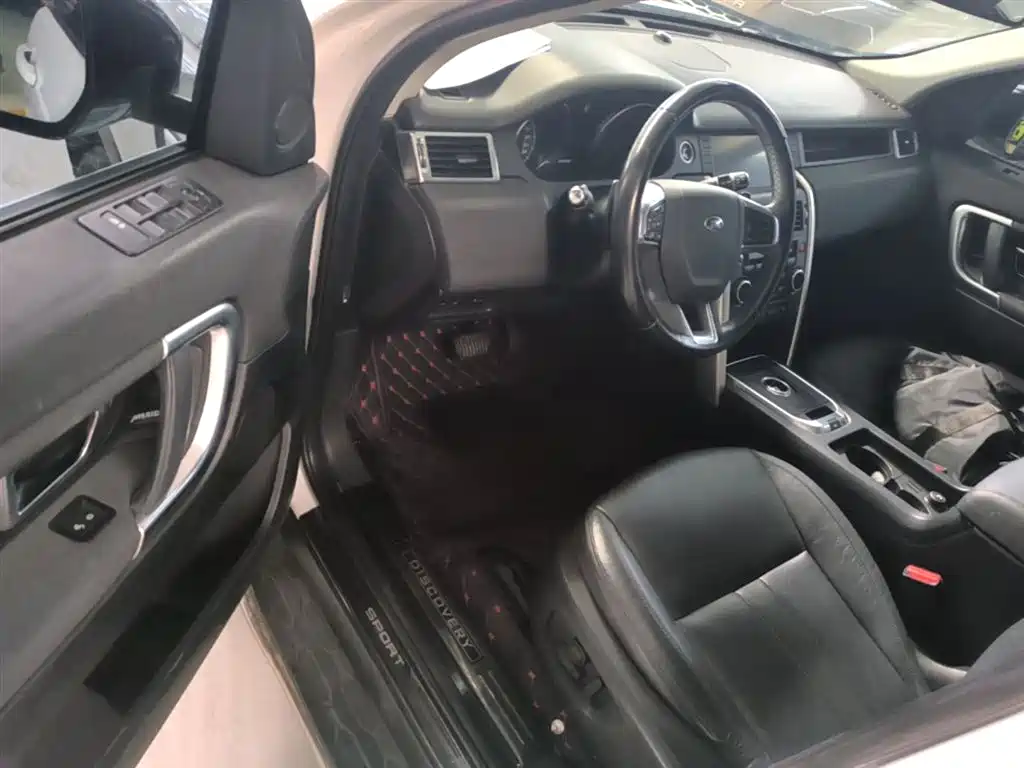 Land Rover Discovery Sport — фото 16