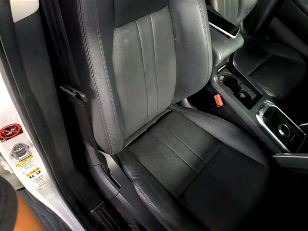 Land Rover Discovery Sport — фото 25