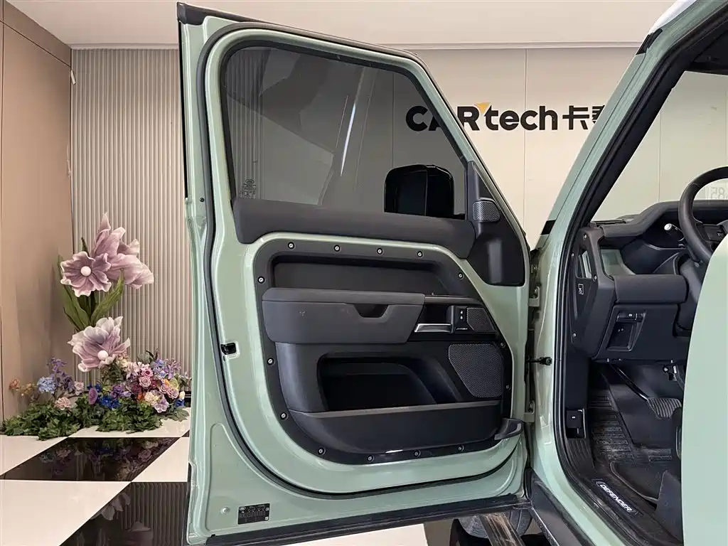 Land Rover Defender — фото 21