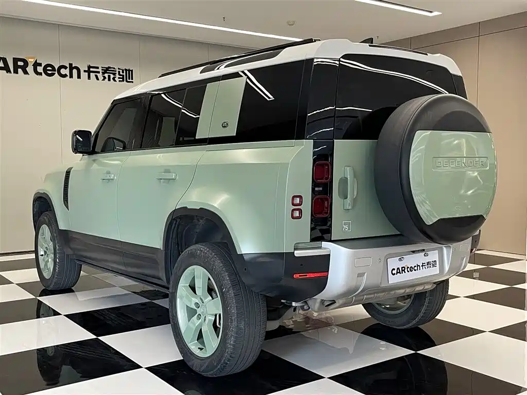 Land Rover Defender — фото 6