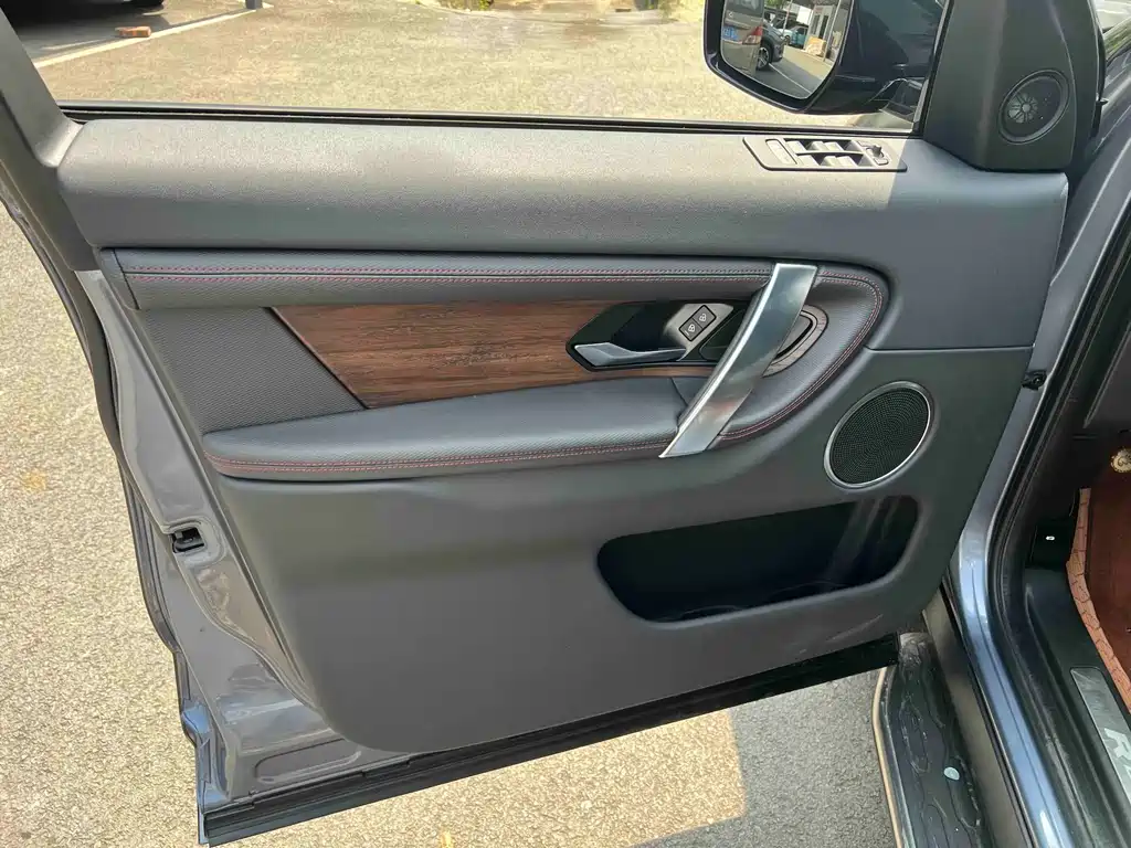 Land Rover Discovery Sport Hybrid — фото 14