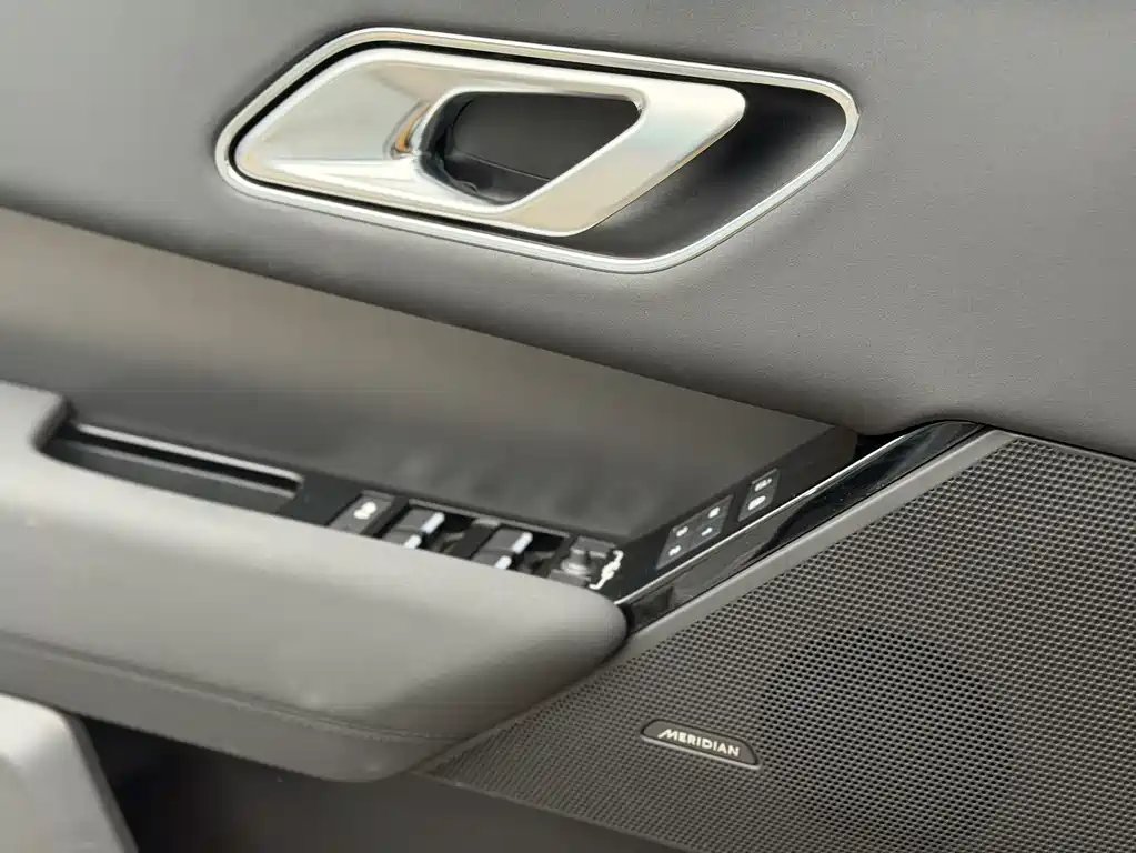 Land Rover Velar — фото 11