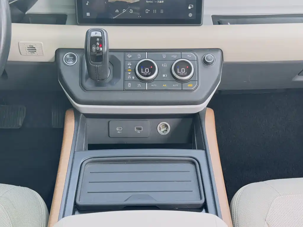 Land Rover Defender — фото 13