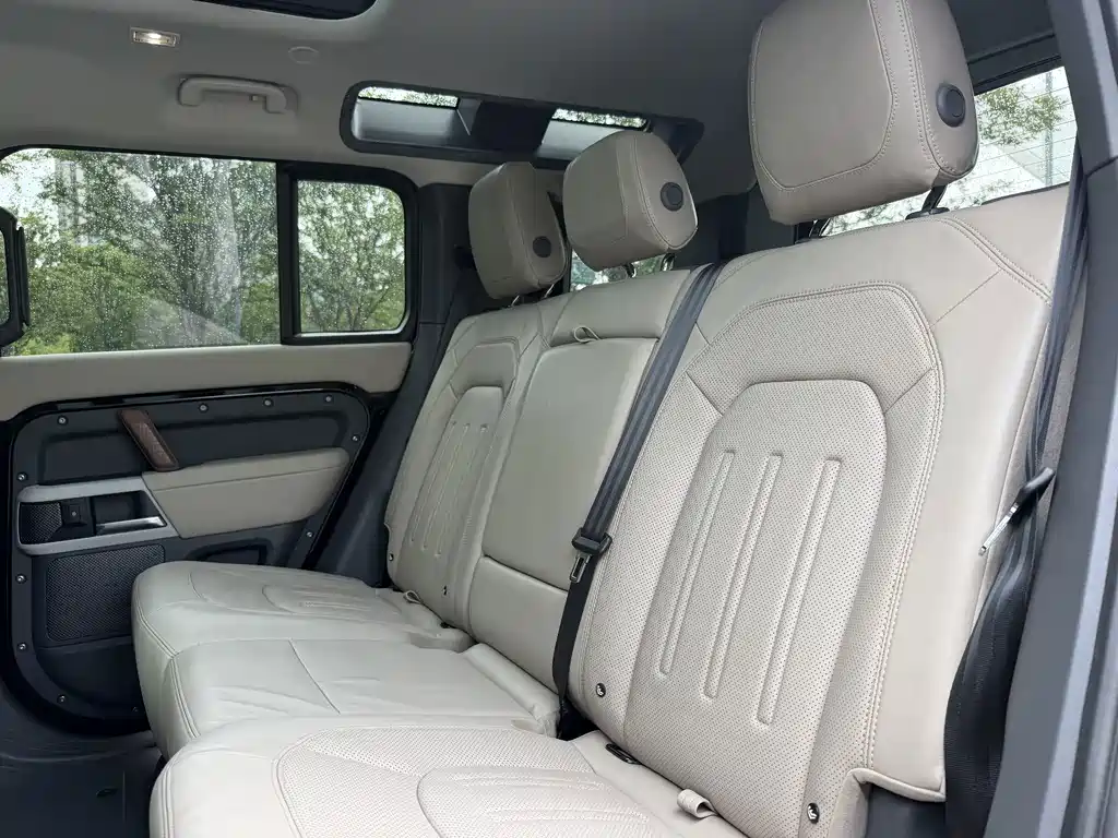 Land Rover Defender — фото 11