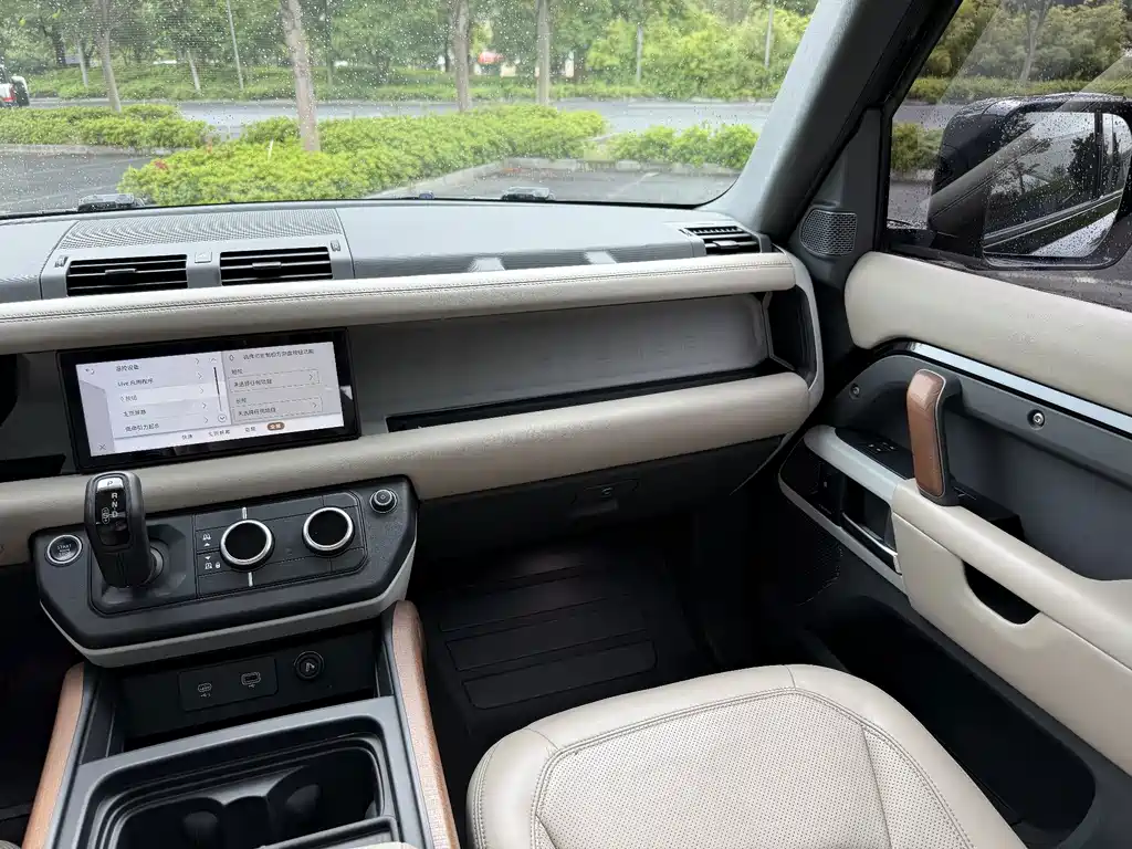 Land Rover Defender — фото 10