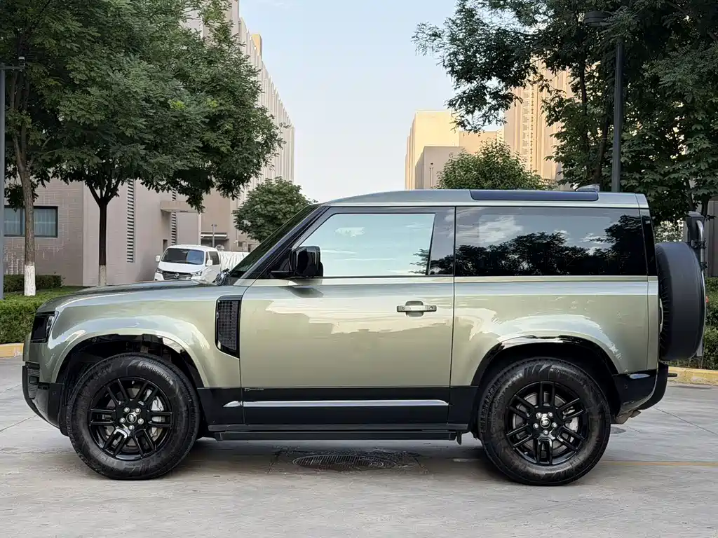 Land Rover Defender — фото 18