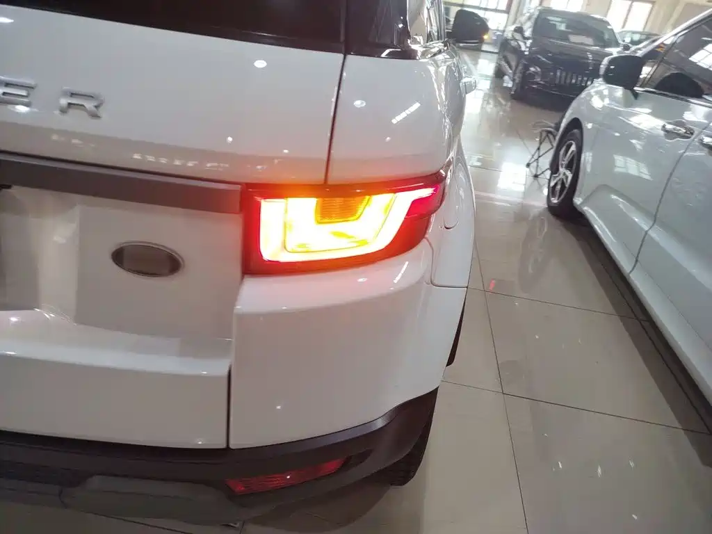 Land Rover Evoque — фото 19
