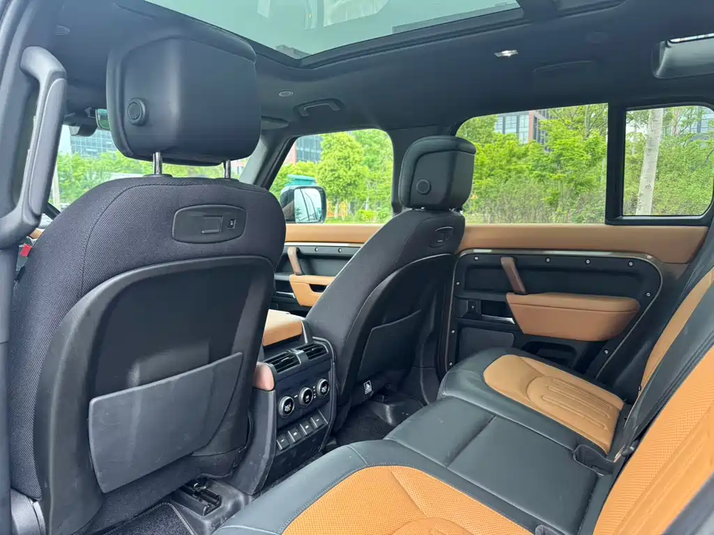 Land Rover Defender — фото 16