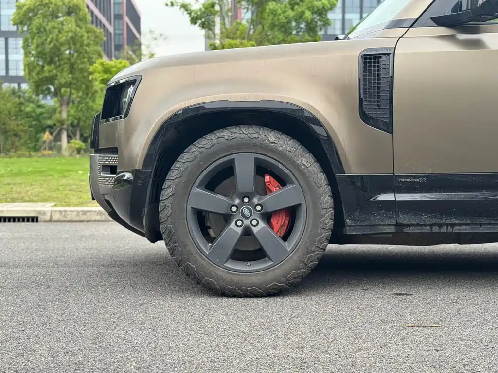 Land Rover Defender — фото 10