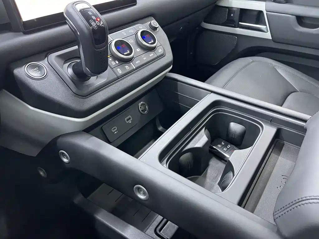 Land Rover Defender — фото 11