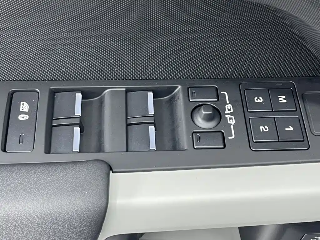 Land Rover Defender — фото 16