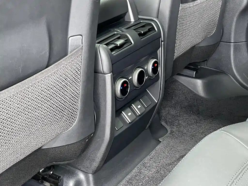 Land Rover Defender — фото 18