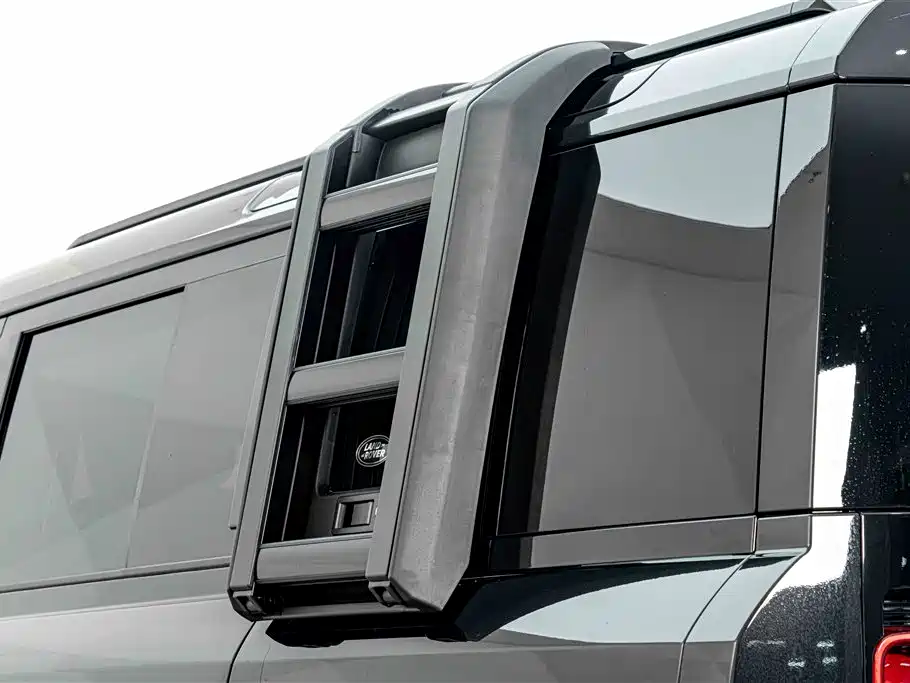 Land Rover Defender — фото 11