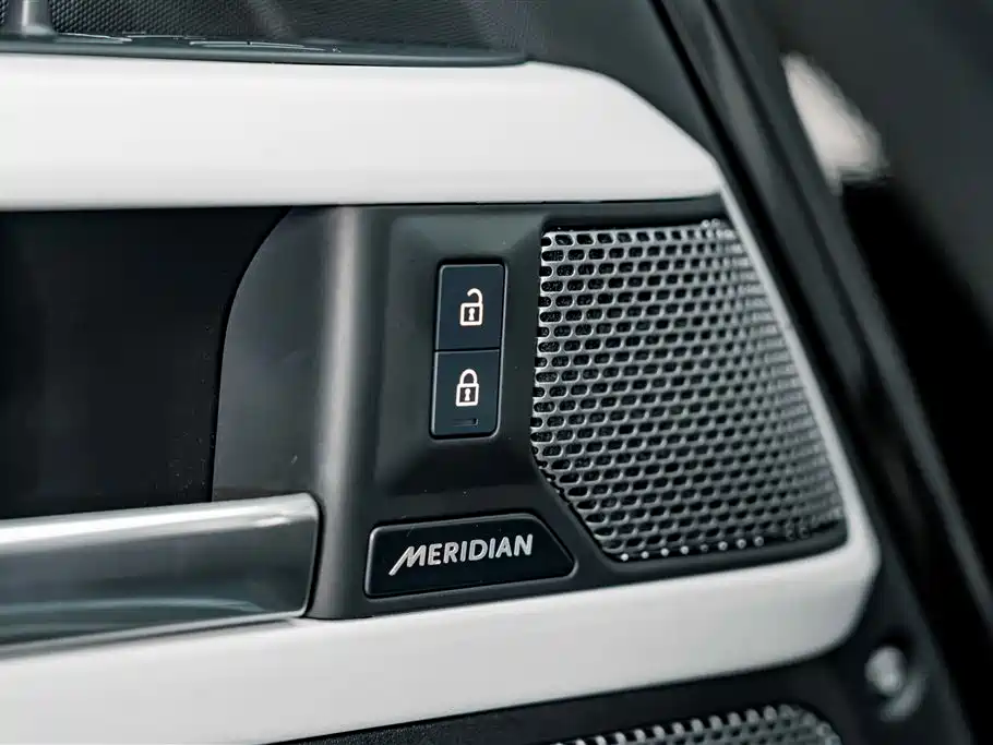 Land Rover Defender — фото 23