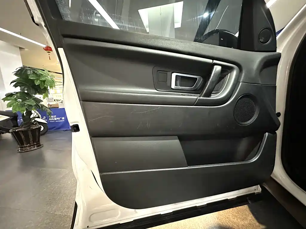 Land Rover Discovery Sport — фото 11