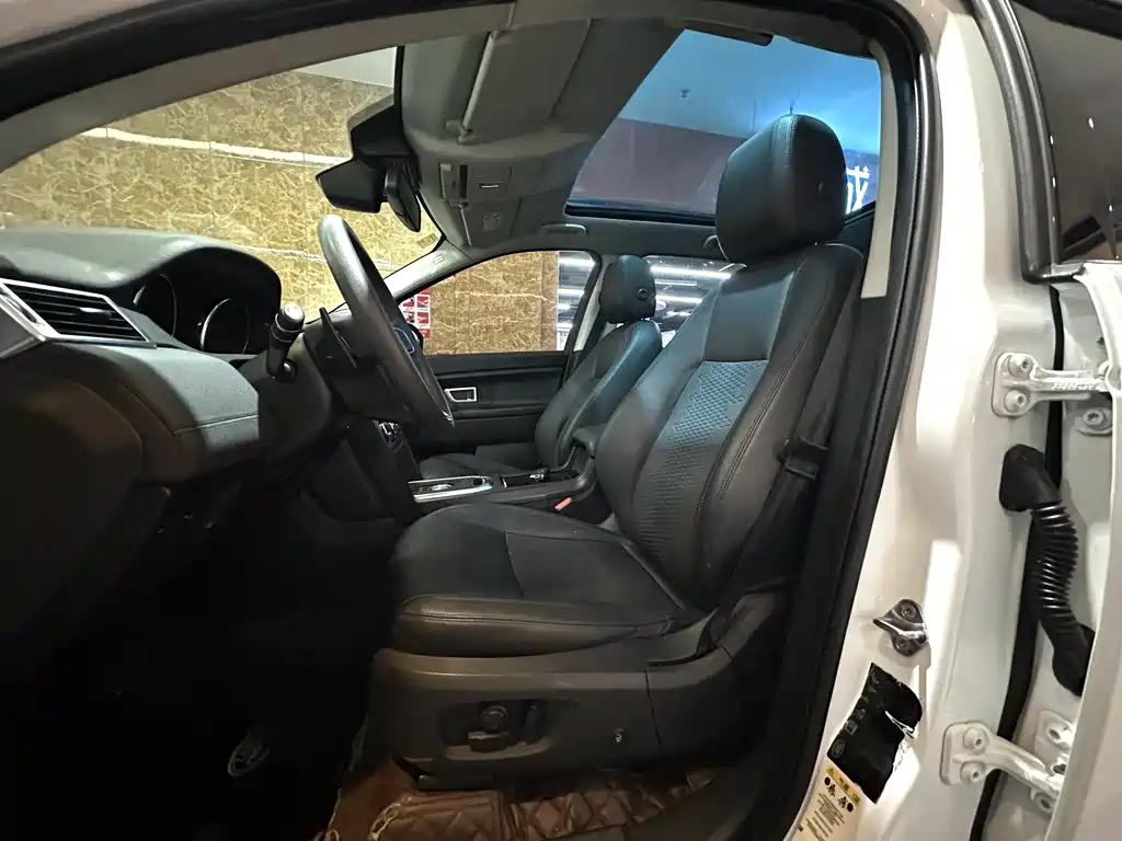 Land Rover Discovery Sport — фото 13