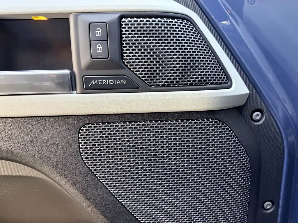 Land Rover Defender — фото 15