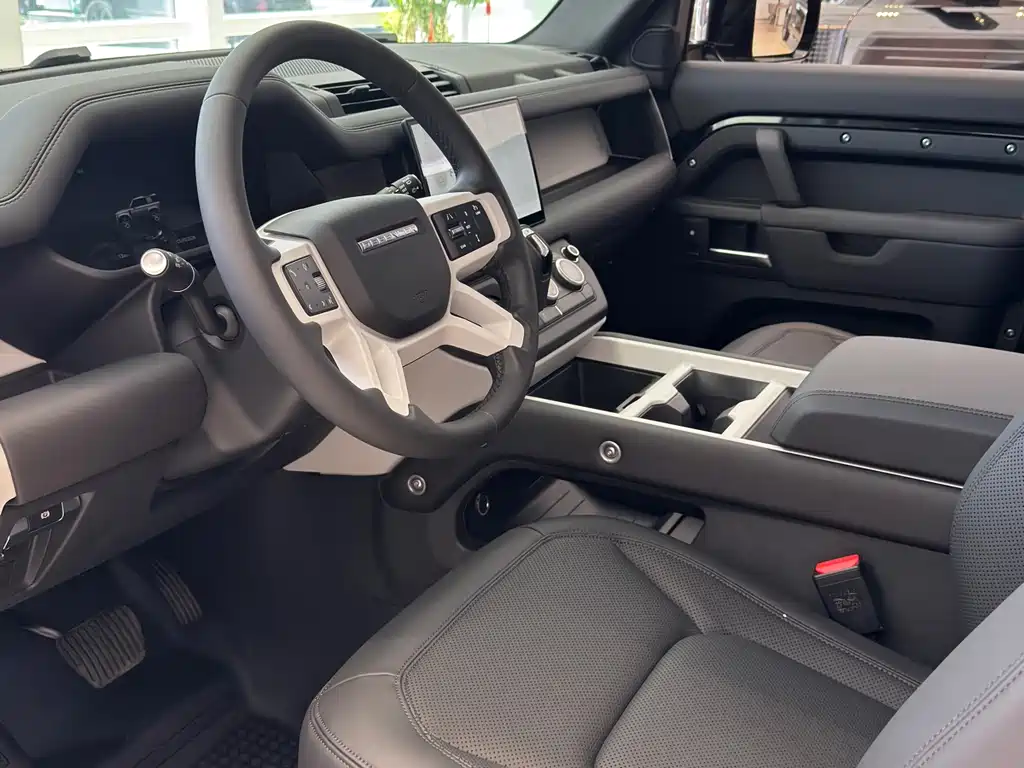 Land Rover Defender — фото 15