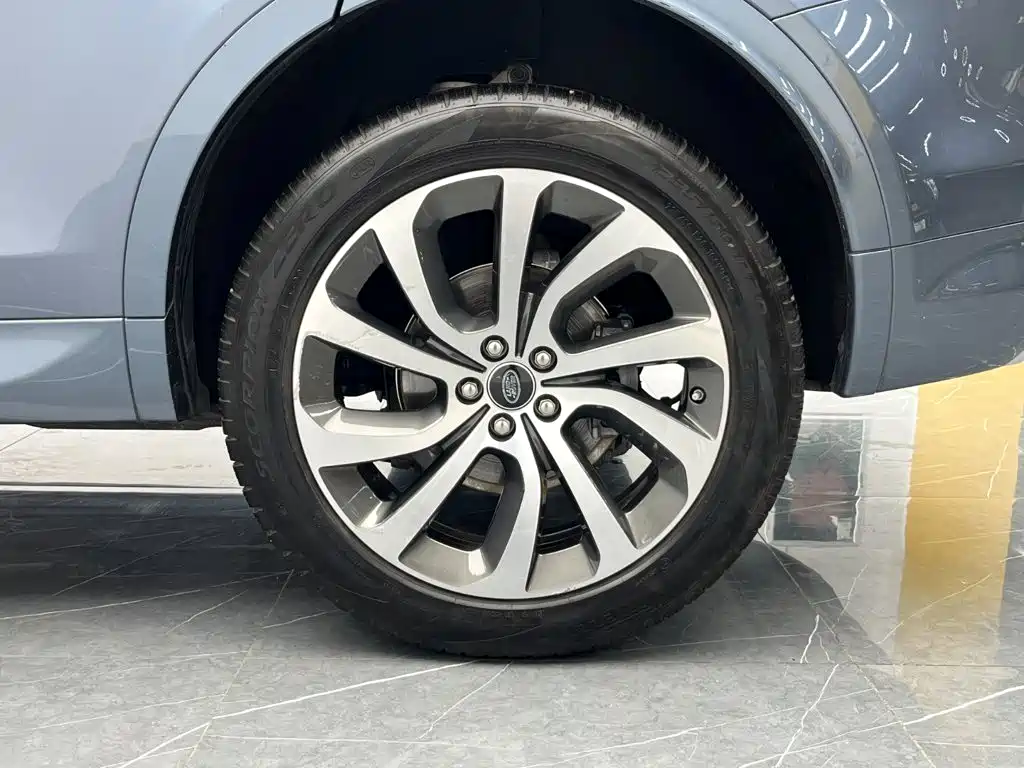 Land Rover Discovery Sport — фото 27