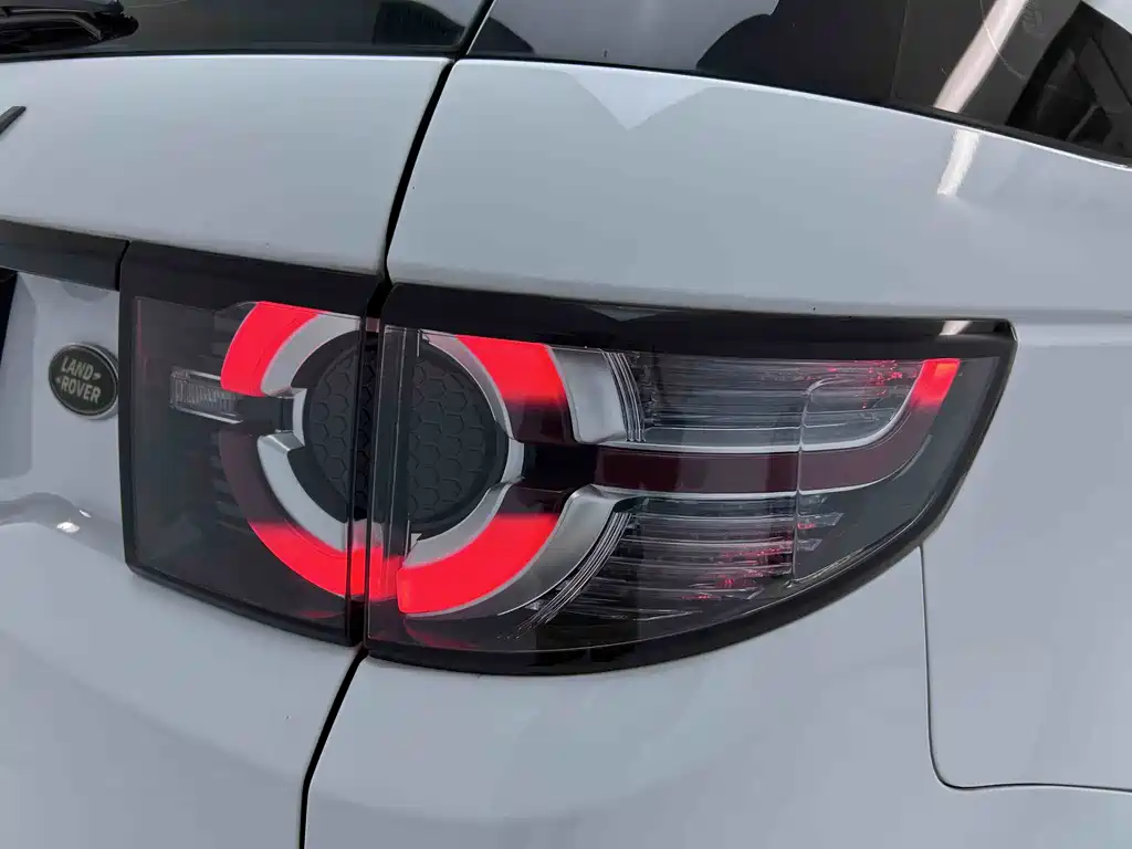 Land Rover Discovery Sport — фото 26
