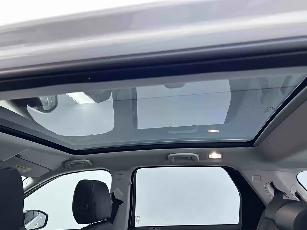 Land Rover Discovery Sport — фото 30