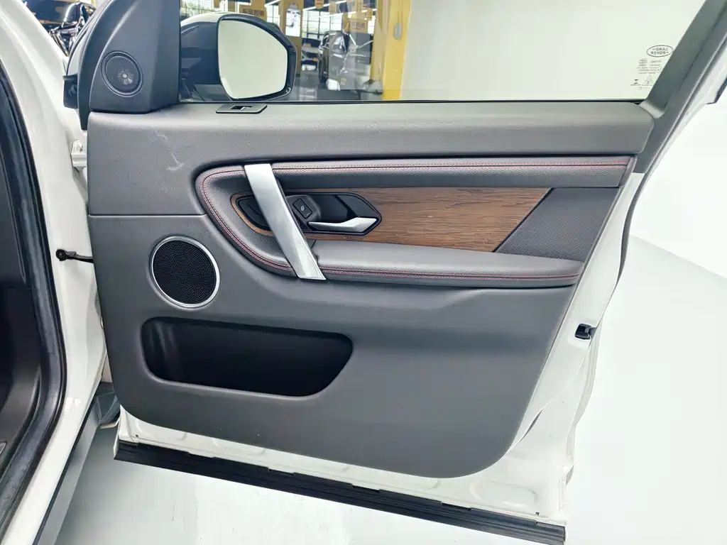 Land Rover Discovery Sport — фото 23