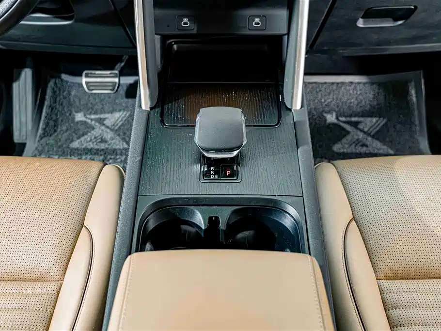 Land Rover Discovery Sport — фото 13