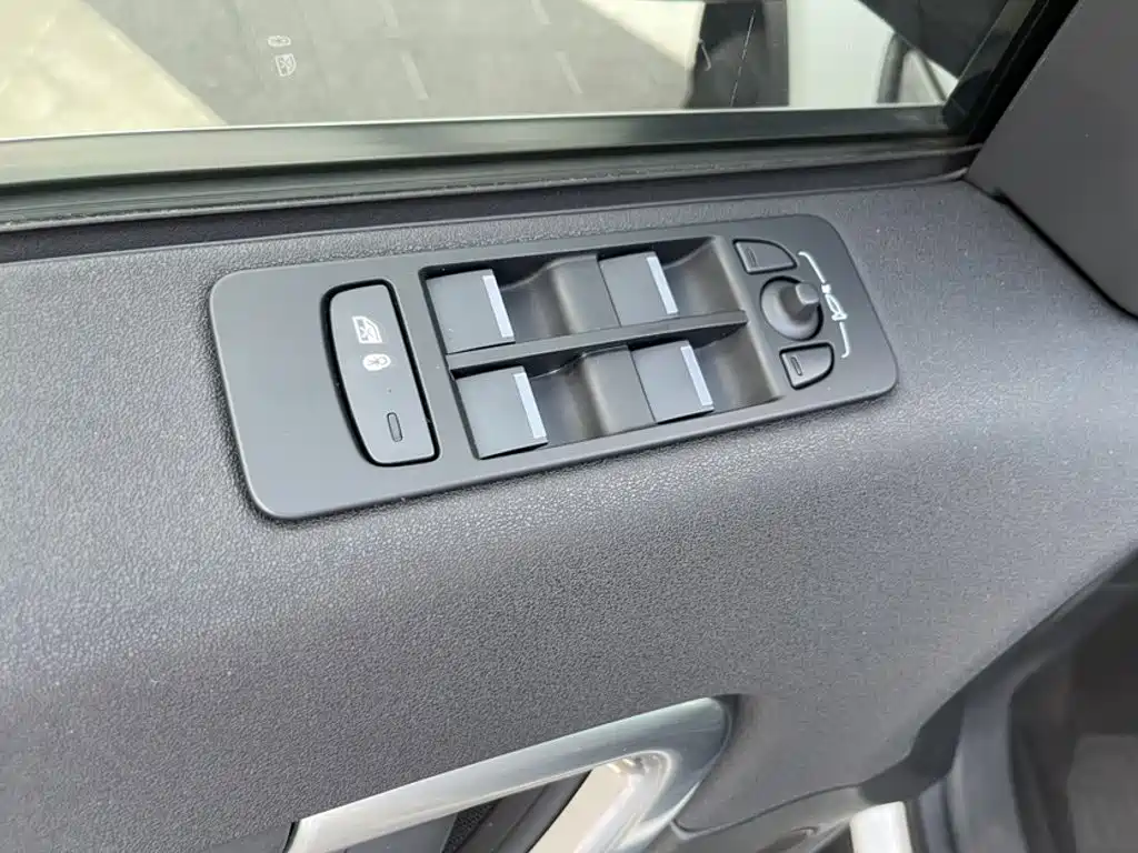 Land Rover Discovery Sport — фото 18