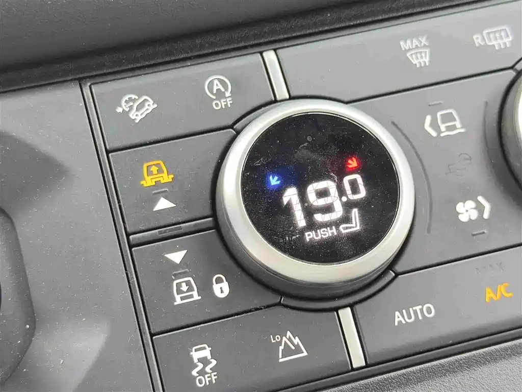 Land Rover Defender — фото 13