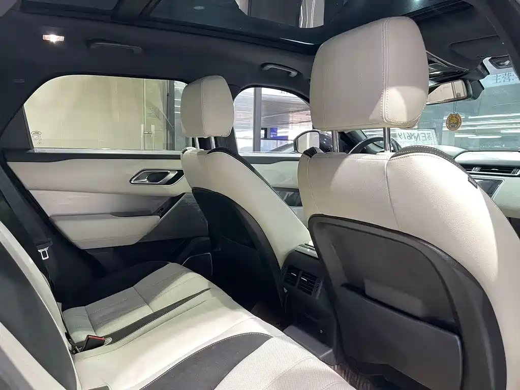 Land Rover Velar — фото 15