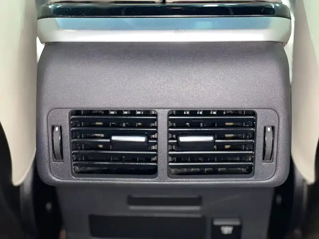 Land Rover Velar — фото 27