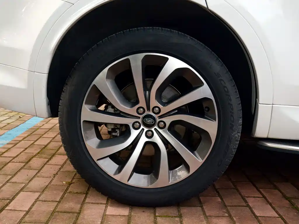 Land Rover Discovery Sport — фото 10