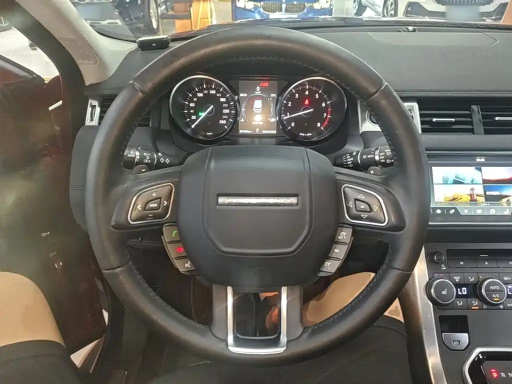 Land Rover Evoque — фото 11
