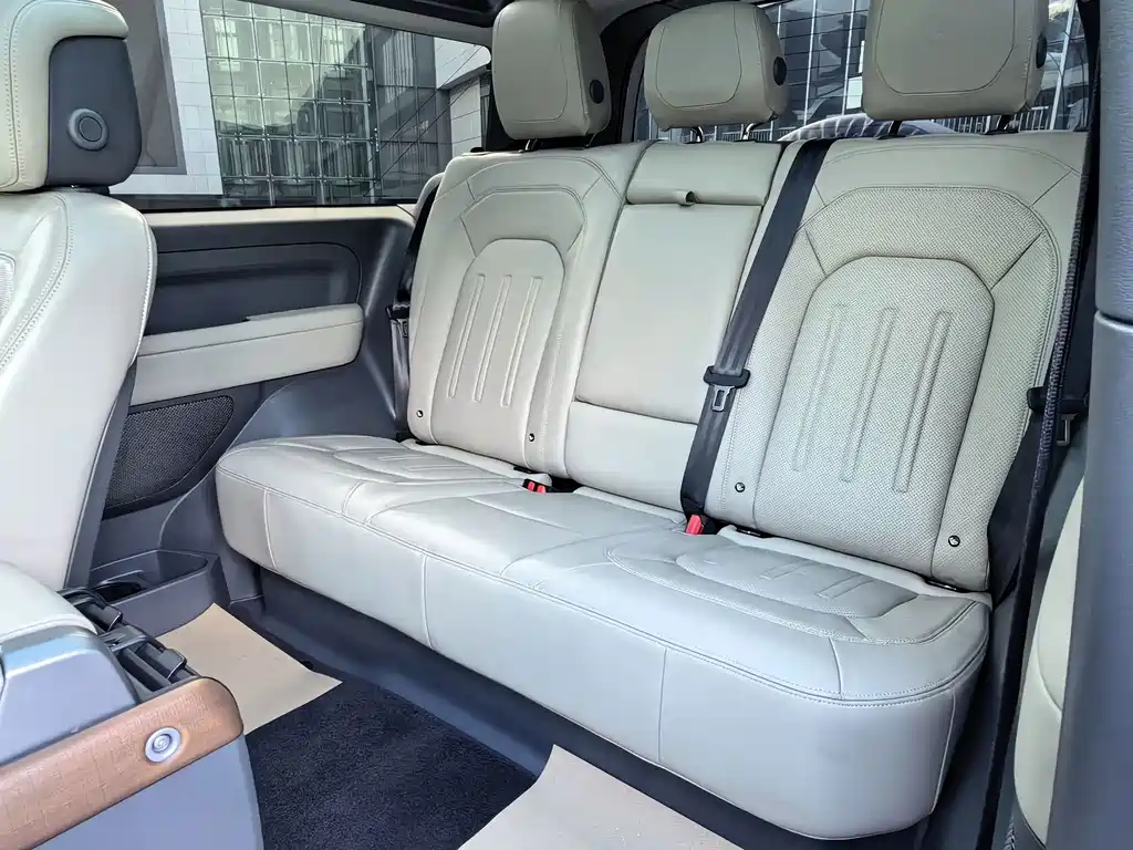 Land Rover Defender — фото 11