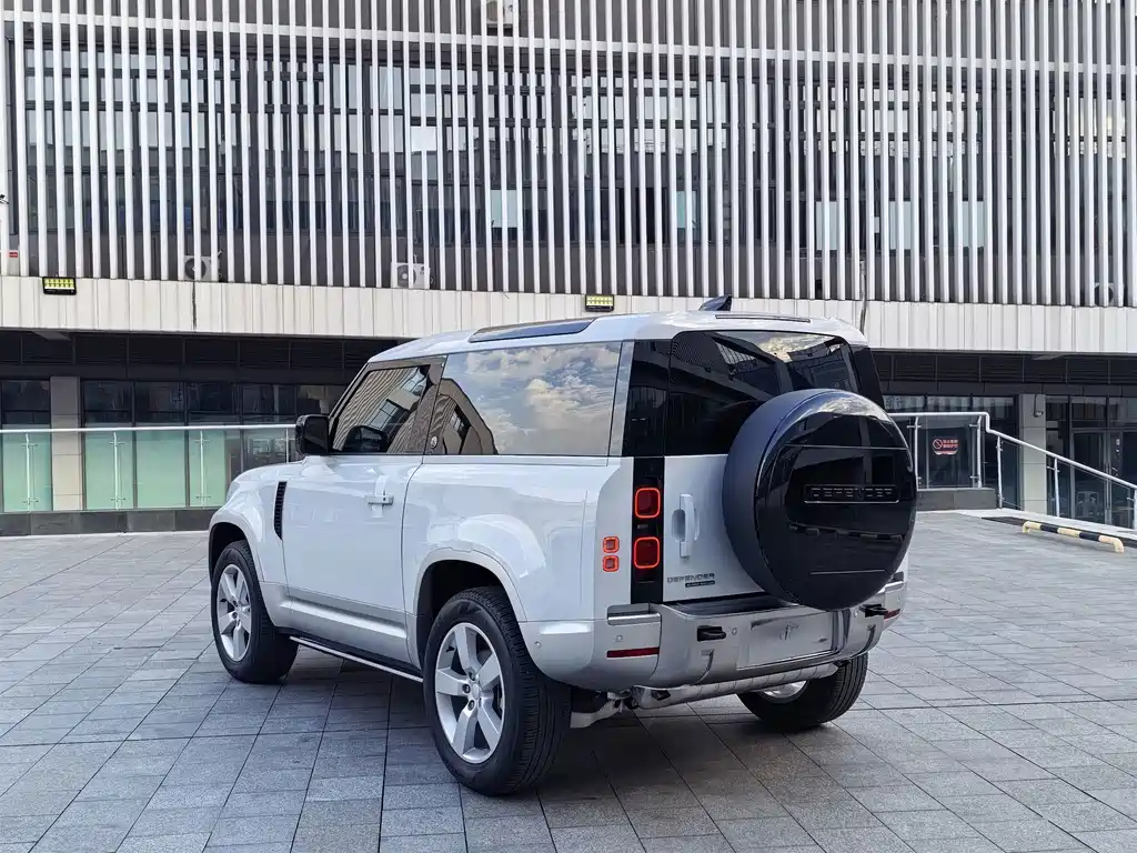 Land Rover Defender — фото 15
