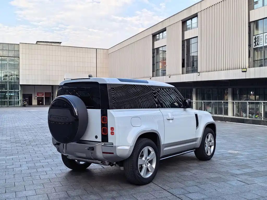 Land Rover Defender — фото 17