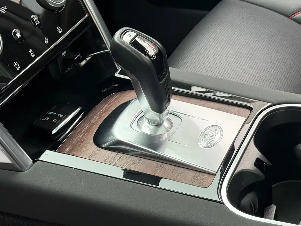 Land Rover Discovery Sport — фото 17