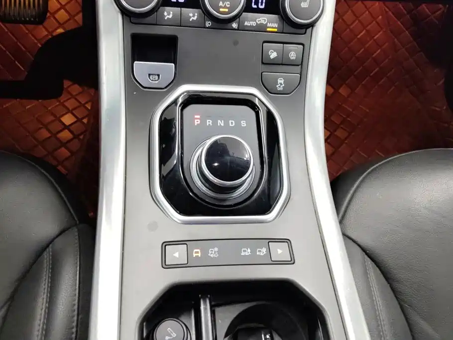 Land Rover Evoque — фото 15