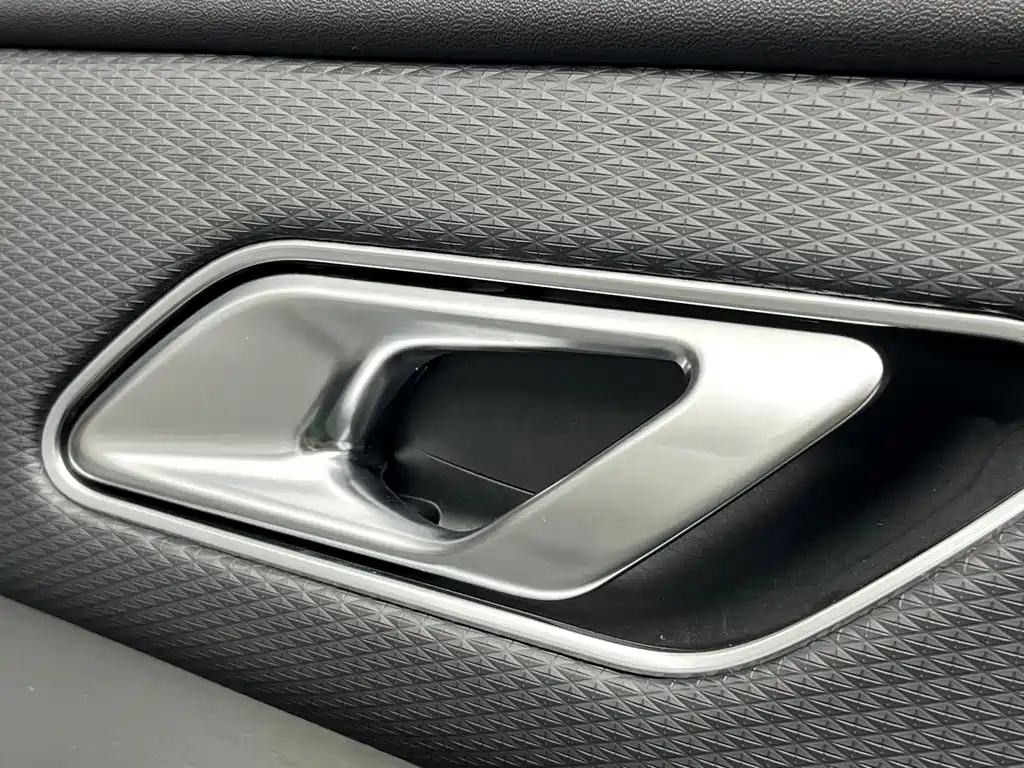 Land Rover Velar — фото 15
