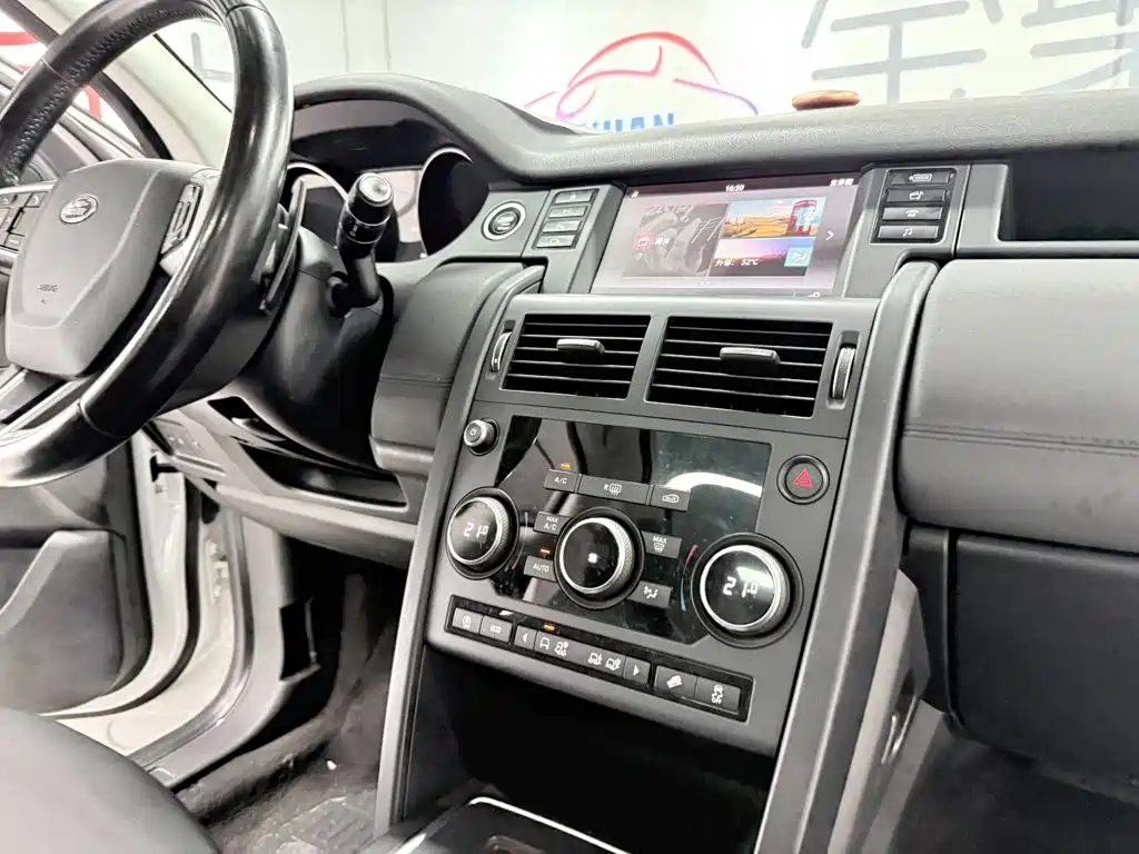 Land Rover Discovery Sport — фото 18
