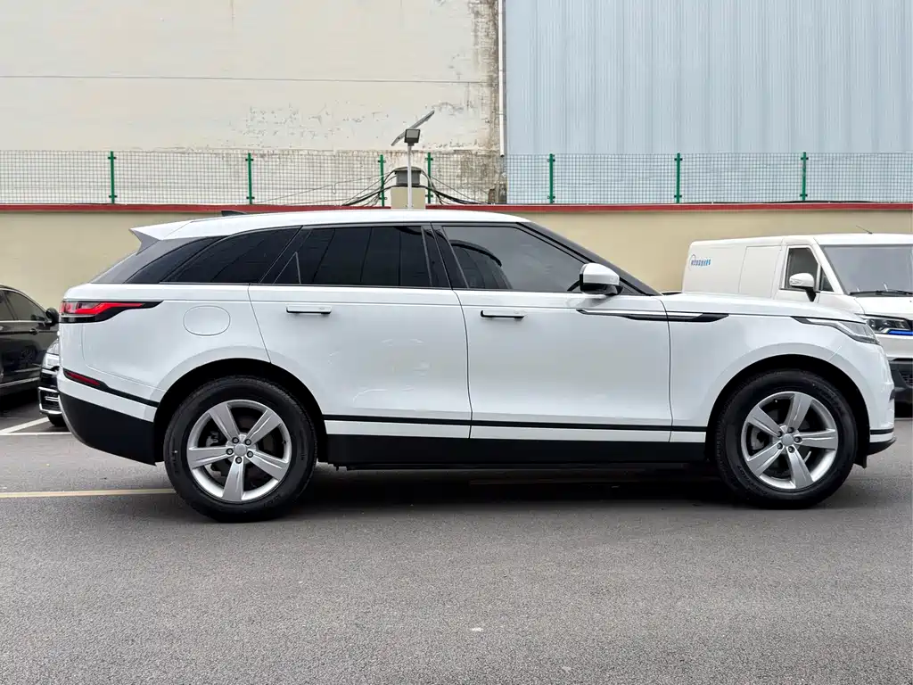Land Rover Velar — фото 15